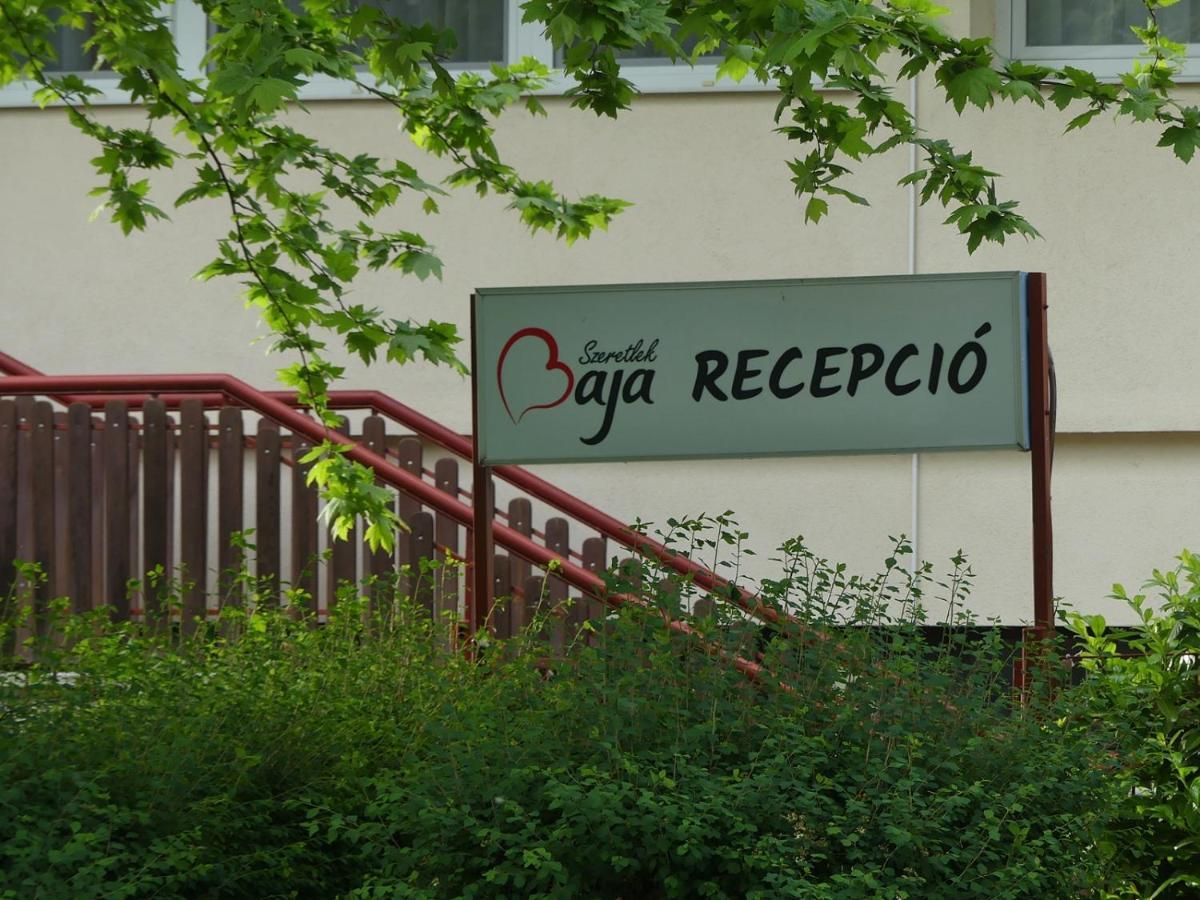 Napsugár Szálló Baja Exterior foto
