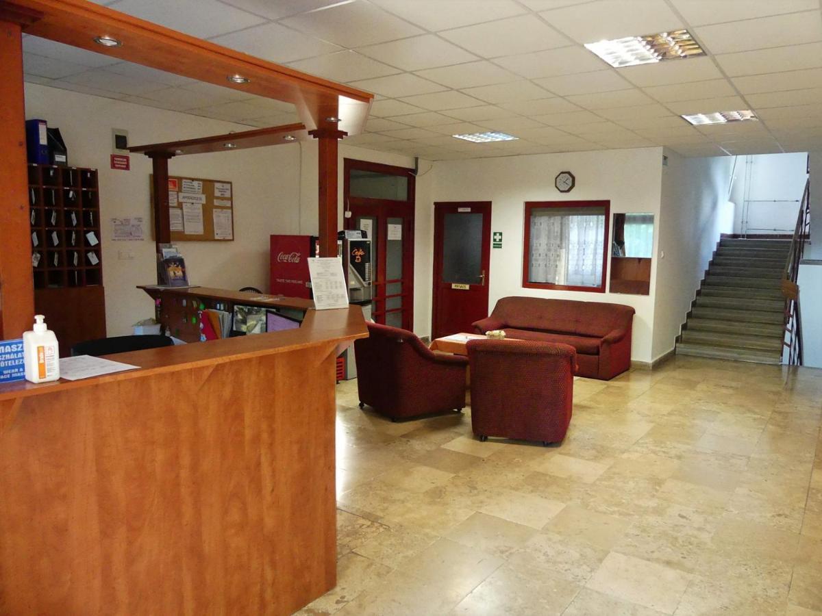 Napsugár Szálló Baja Exterior foto